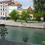 Apartment In 13837 *