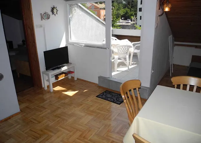 Apartament In 13837 *